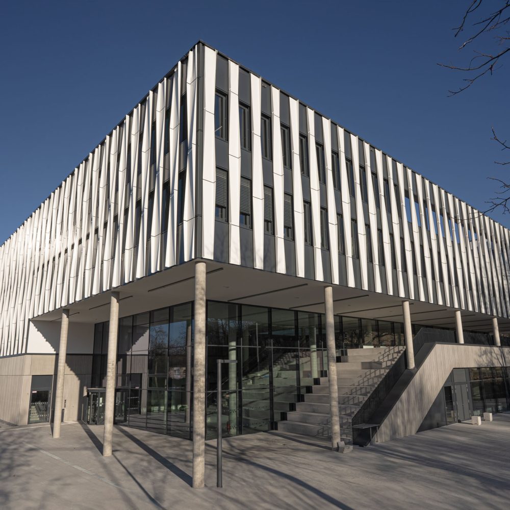 Das Bild zeigt den Start-up Campus OWL, ein neues Gebäude der Universität Paderborn, in welchem Start-ups zuhause sind.